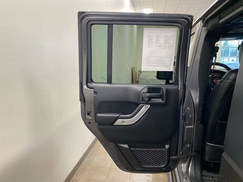 Used 2017 Jeep Wrangler Unlimited Rubicon image 8