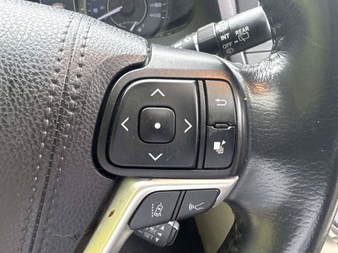 Used 2019 Toyota Sienna XLE w/ XLE Navigation Package FWD image 22