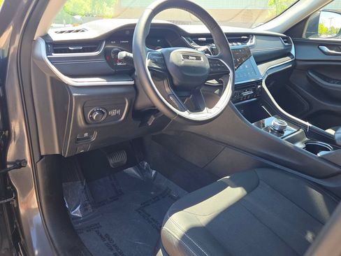 Used 2023 Jeep Grand Cherokee Laredo AWD/4WD image 20