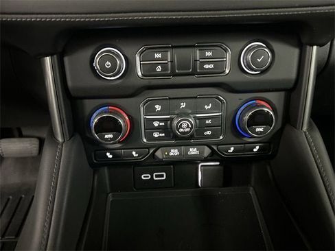 Used 2021 Chevrolet Suburban Z71 w/ Luxury Package image 17