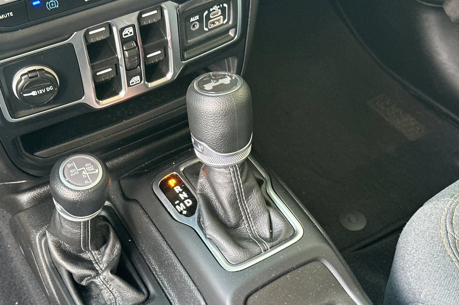 Used 2025 Jeep Wrangler Unlimited Sahara AWD/4WD image 21