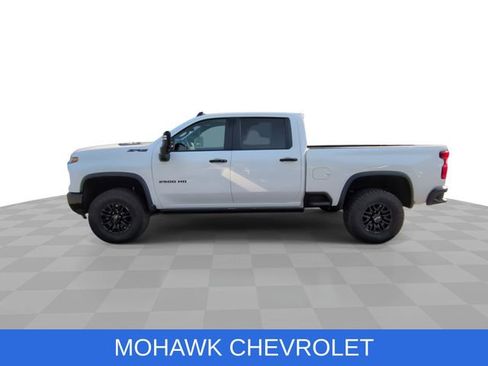 Used 2024 Chevrolet Silverado 2500 ZR2 w/ Technology Package AWD/4WD image 6