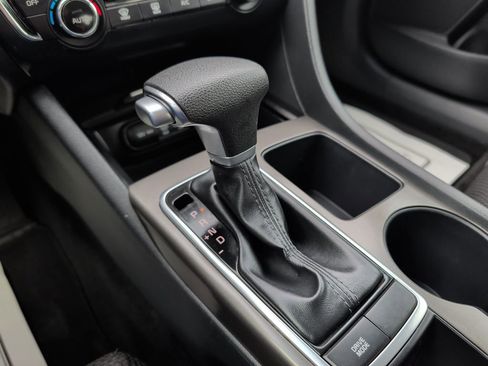 Used 2019 Kia Optima S image 16