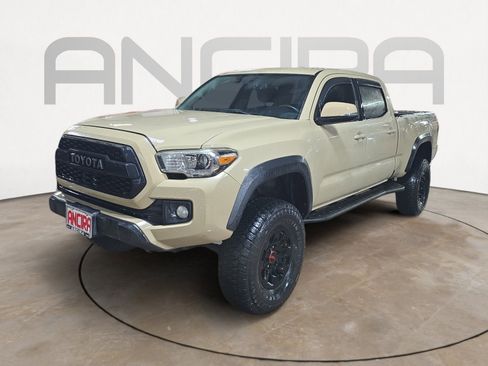 Used 2018 Toyota Tacoma TRD Off-Road w/ Technology Package image 5