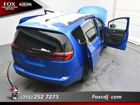 New 2026 Chrysler Pacifica Select w/ S Appearance Package image 36