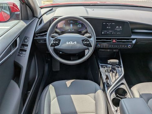 Used 2025 Kia Niro LX FWD image 30