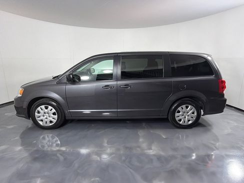 Used 2020 Dodge Grand Caravan SE w/ UConnect Hands-Free Group FWD image 8