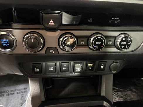 Used 2018 Toyota Tacoma TRD Sport w/ Technology Package AWD/4WD image 19