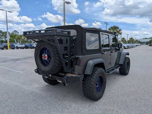 Used 2017 Jeep Wrangler Unlimited Rubicon w/ Connectivity Group AWD/4WD image 5