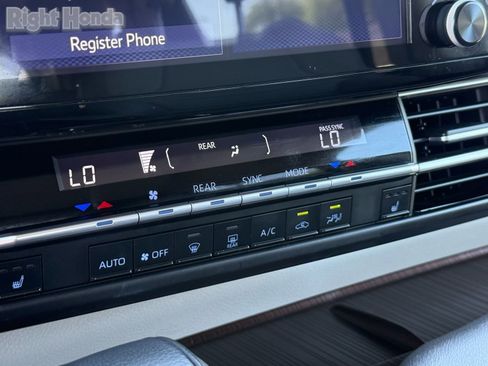 Used 2024 Toyota Sienna XLE FWD image 24