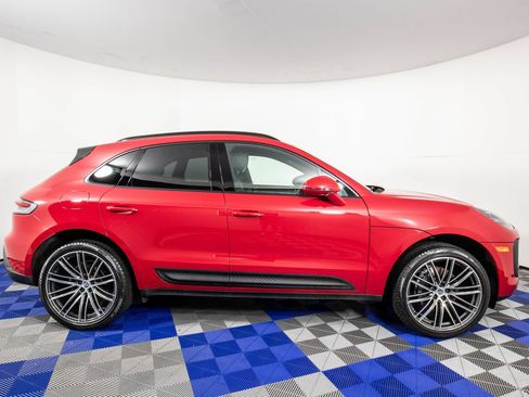Used 2024 Porsche Macan w/ Premium Plus Package AWD/4WD image 4