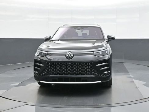 New 2026 Volkswagen Tiguan SEL R-Line AWD/4WD image 2