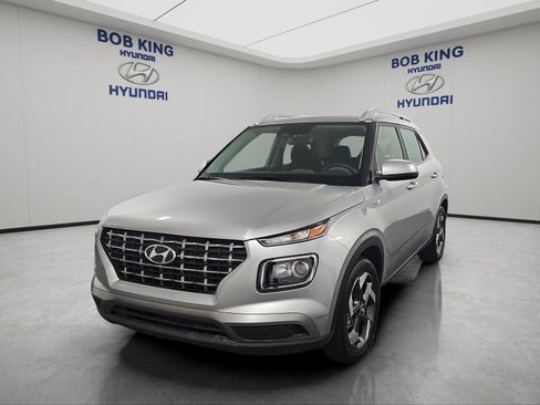 Certified 2025 Hyundai Venue SEL FWD image 1