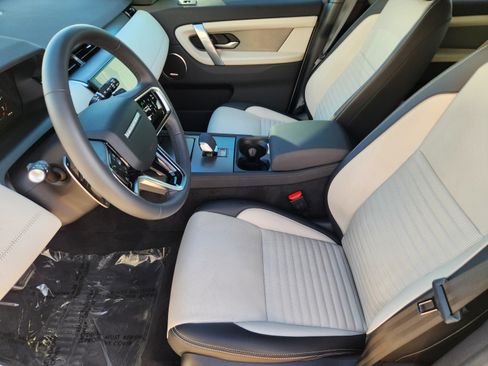 Certified 2025 Land Rover Discovery Sport Dynamic SE AWD/4WD image 8