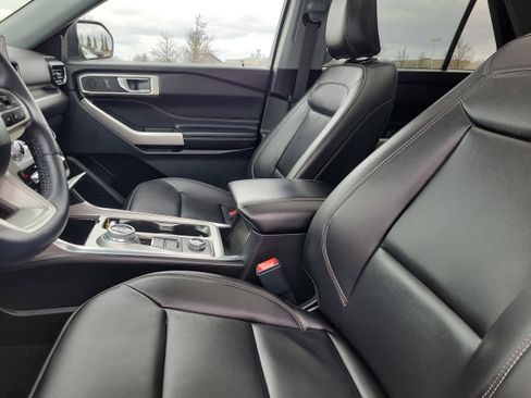 Used 2023 Ford Explorer XLT w/ Equipment Group 202A image 21