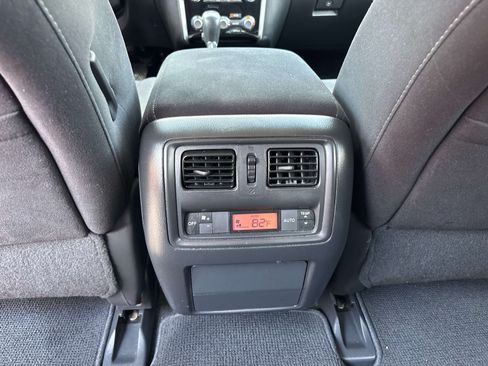 Used 2015 Nissan Pathfinder SV AWD/4WD image 8