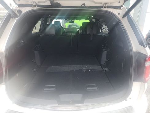 Used 2019 Ford Explorer XLT w/ Equipment Group 202A AWD/4WD image 6