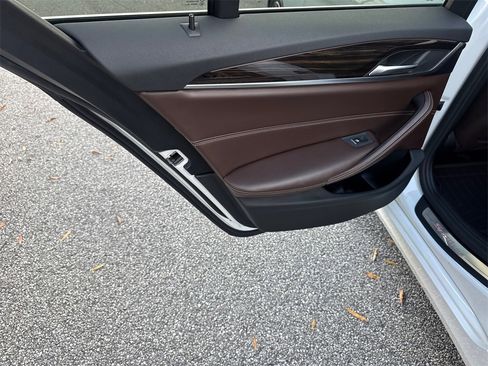 Used 2018 BMW 540i image 21