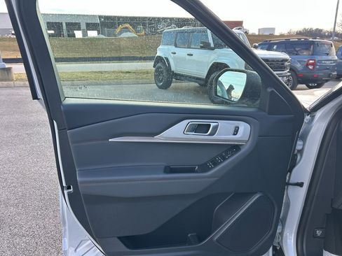 New 2026 Ford Explorer Active RWD image 26