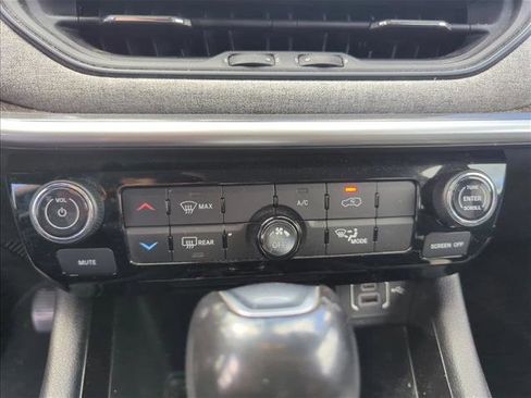 Used 2022 Jeep Compass Latitude image 23