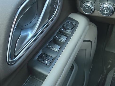 Used 2022 GMC Yukon SLT w/ SLT Luxury Package image 22