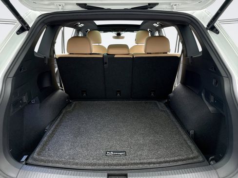 Used 2023 Volkswagen Tiguan SE R-Line image 21