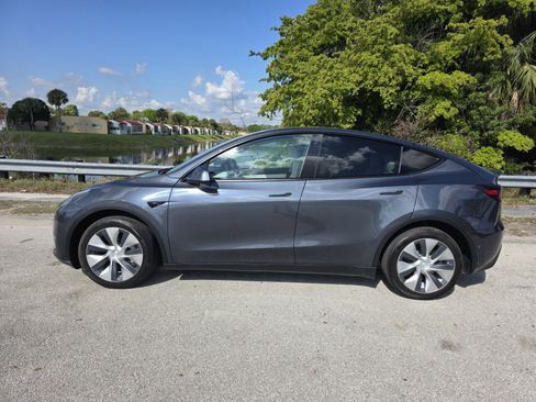 Used 2020 Tesla Model Y Performance image 7