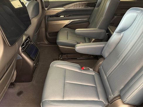 New 2025 Cadillac Escalade IQ Luxury 2 w/ LPO, Radiant Package image 10