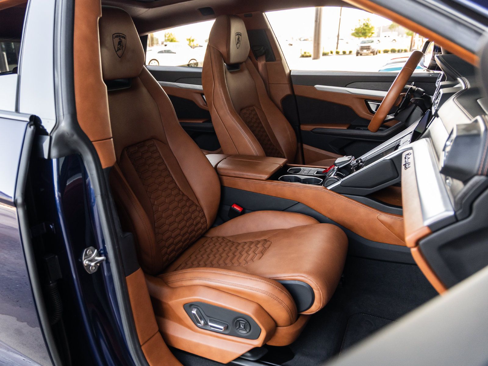 Used 2021 Lamborghini Urus AWD/4WD image 53