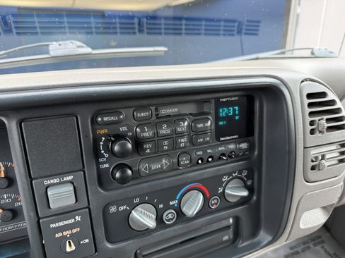 Used 1998 Chevrolet Silverado 1500 4x4 Extended Cab w/ Preferred Equipment Group 2 image 17