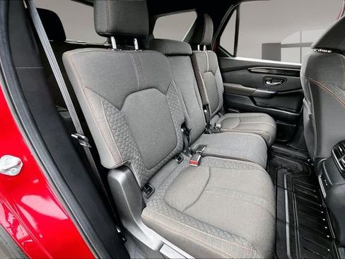 Used 2025 Honda Pilot Sport image 23