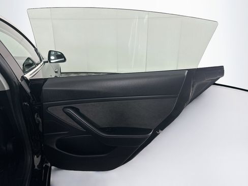 Used 2018 Tesla Model 3 Long Range image 28