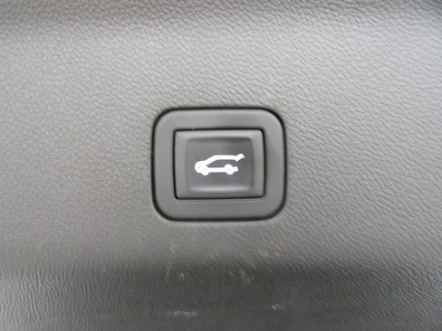 Used 2025 GMC Yukon XL AT4 AWD/4WD image 38