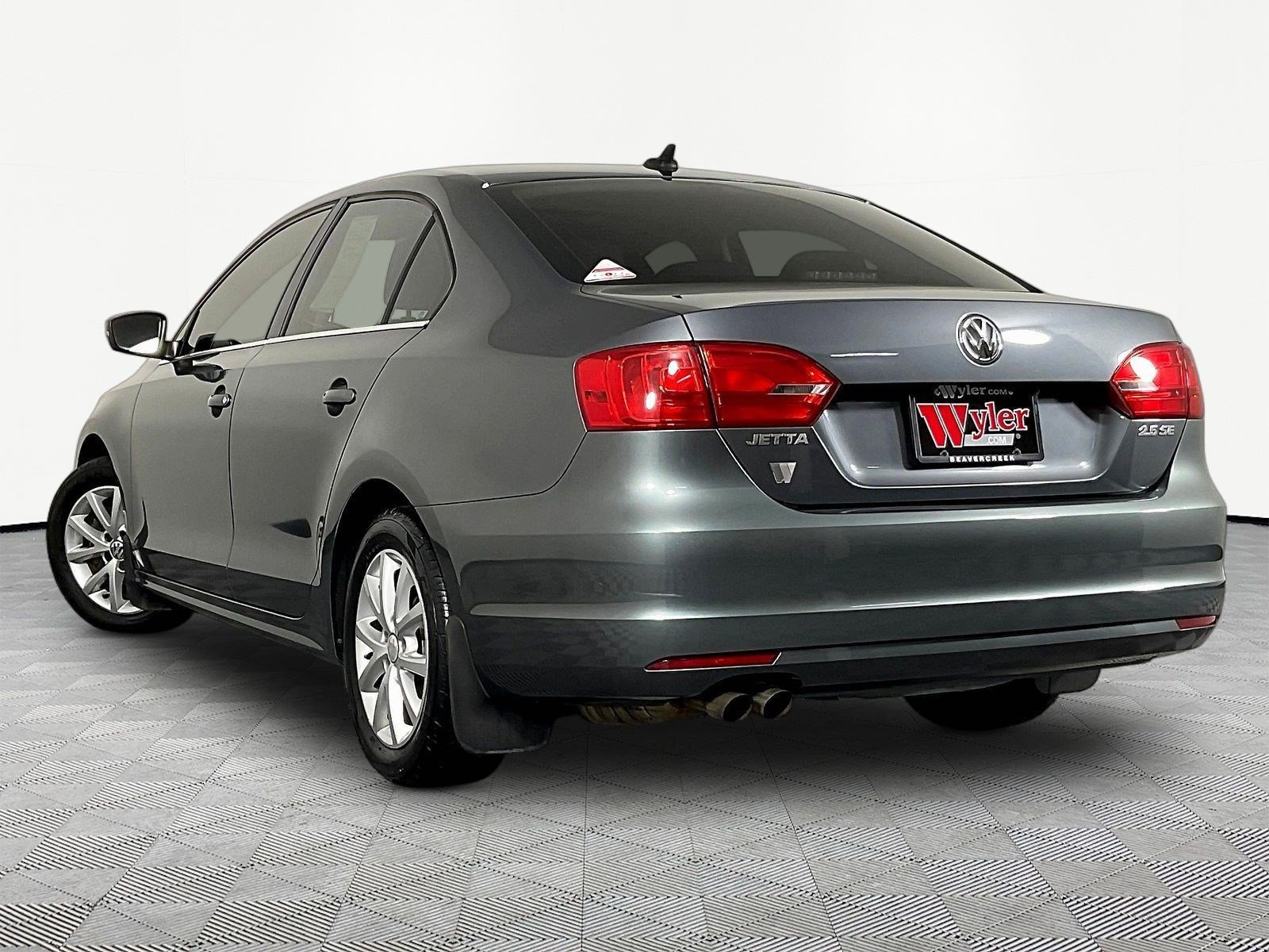 Used 2013 Volkswagen Jetta SE FWD image 4