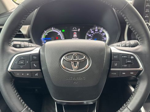 Used 2021 Toyota Highlander LE AWD/4WD image 37