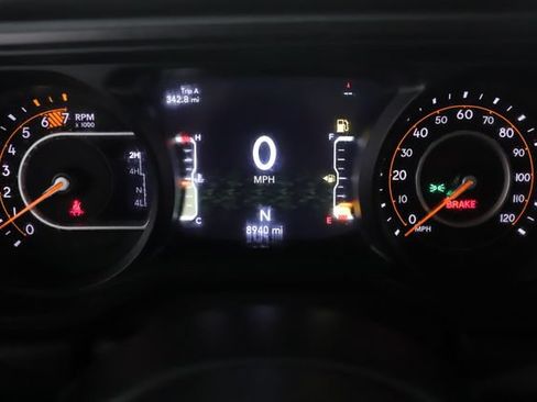 Used 2025 Jeep Wrangler Rubicon AWD/4WD image 22