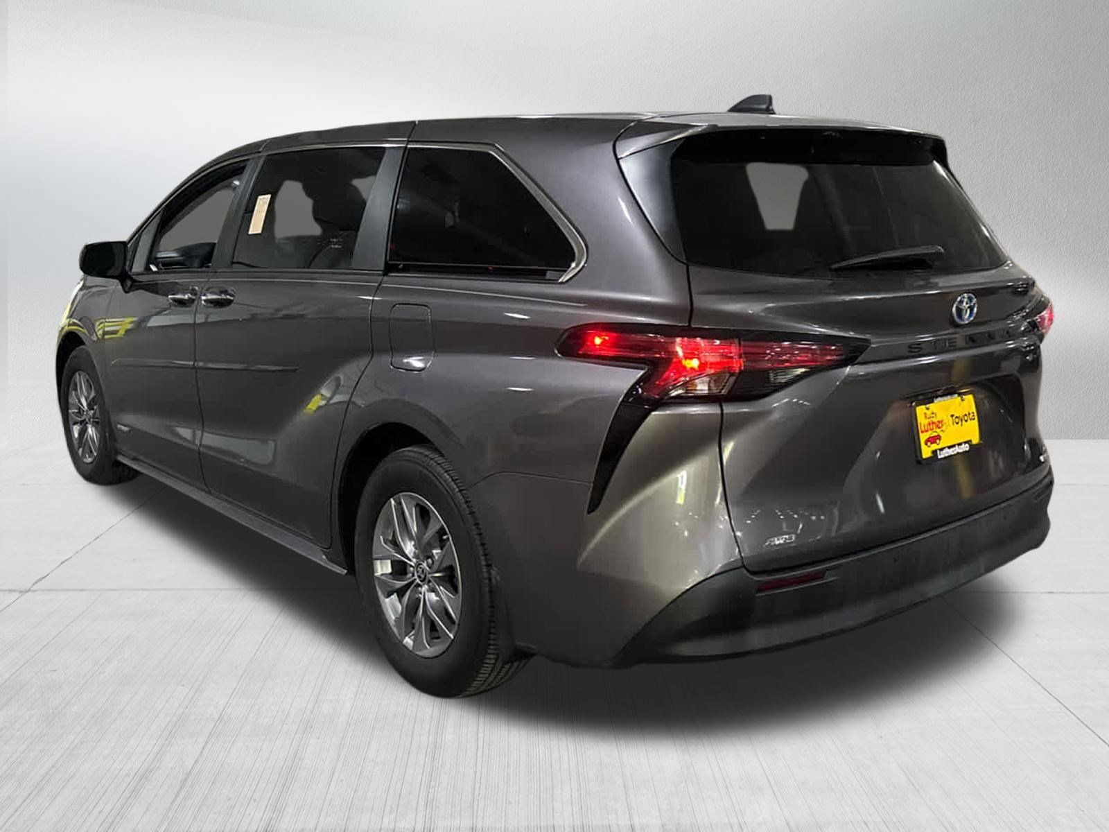 Certified 2021 Toyota Sienna XLE AWD/4WD image 4