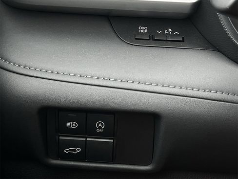 Used 2024 Toyota Highlander LE image 20