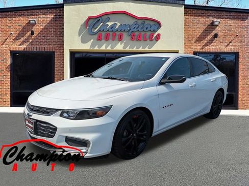 Used 2018 Chevrolet Malibu LT w/ Driver Confidence Package FWD image 9