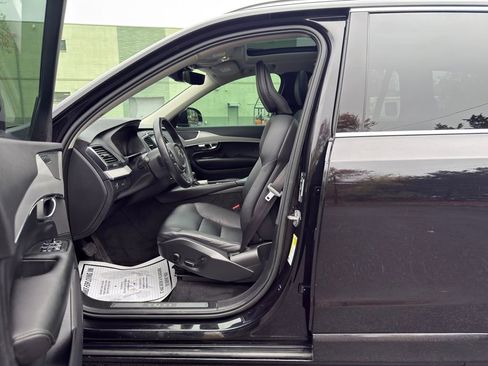 Used 2022 Volvo XC90 T5 Momentum w/ Climate Package image 12