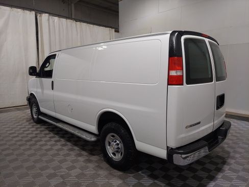 Used 2024 Chevrolet Express 2500 w/ Driver Convenience Package RWD image 2