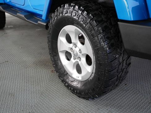 Used 2015 Jeep Wrangler Unlimited Sahara w/ Connectivity Group AWD/4WD image 54