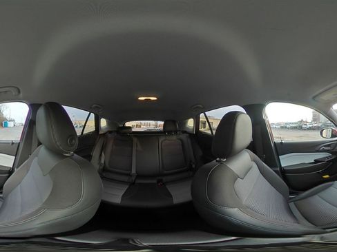 Used 2025 Chevrolet Trax LT image 40