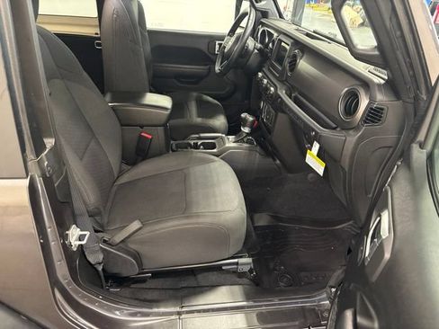 Used 2022 Jeep Wrangler Sport AWD/4WD image 46