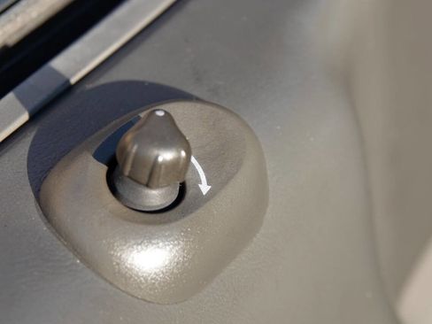 Used 2004 GMC Envoy SLT image 61