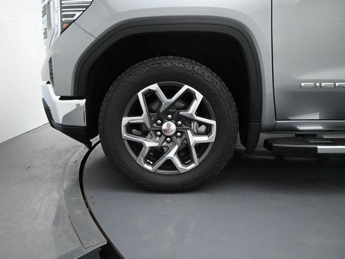 Used 2024 GMC Sierra 1500 SLT w/ X31 Off-Road Package AWD/4WD image 6