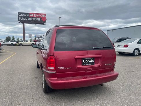 Used 1997 Chrysler Town & Country SX FWD image 9