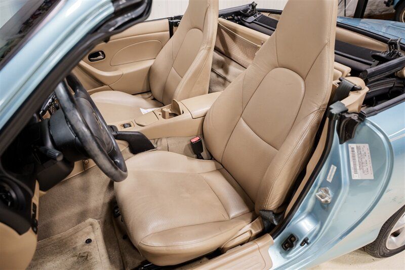 Used 2002 MAZDA MX-5 Miata RWD image 10