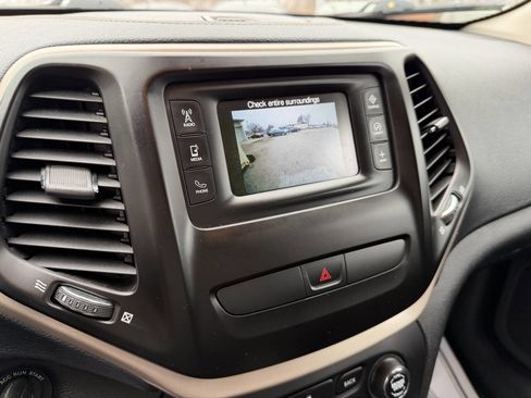 Used 2016 Jeep Cherokee Latitude w/ Cold Weather Group image 14