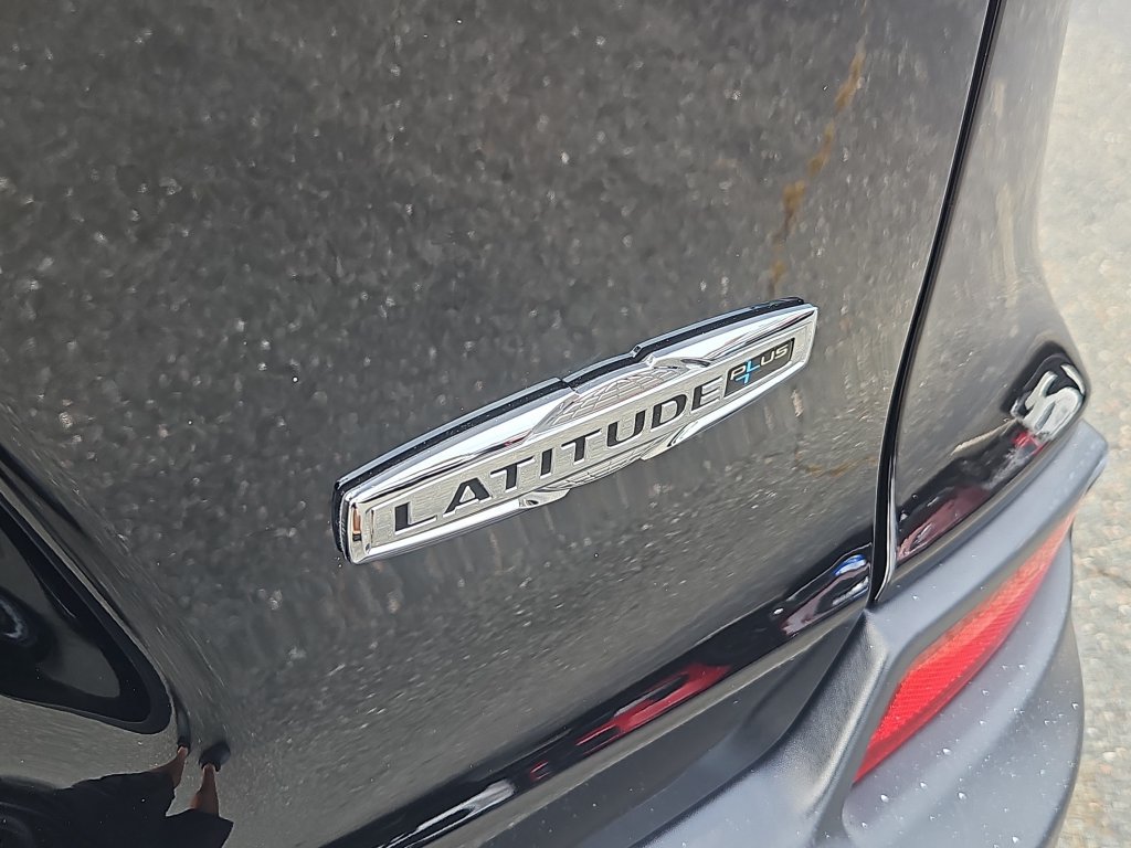 Used 2021 Jeep Cherokee Latitude Plus AWD/4WD image 12